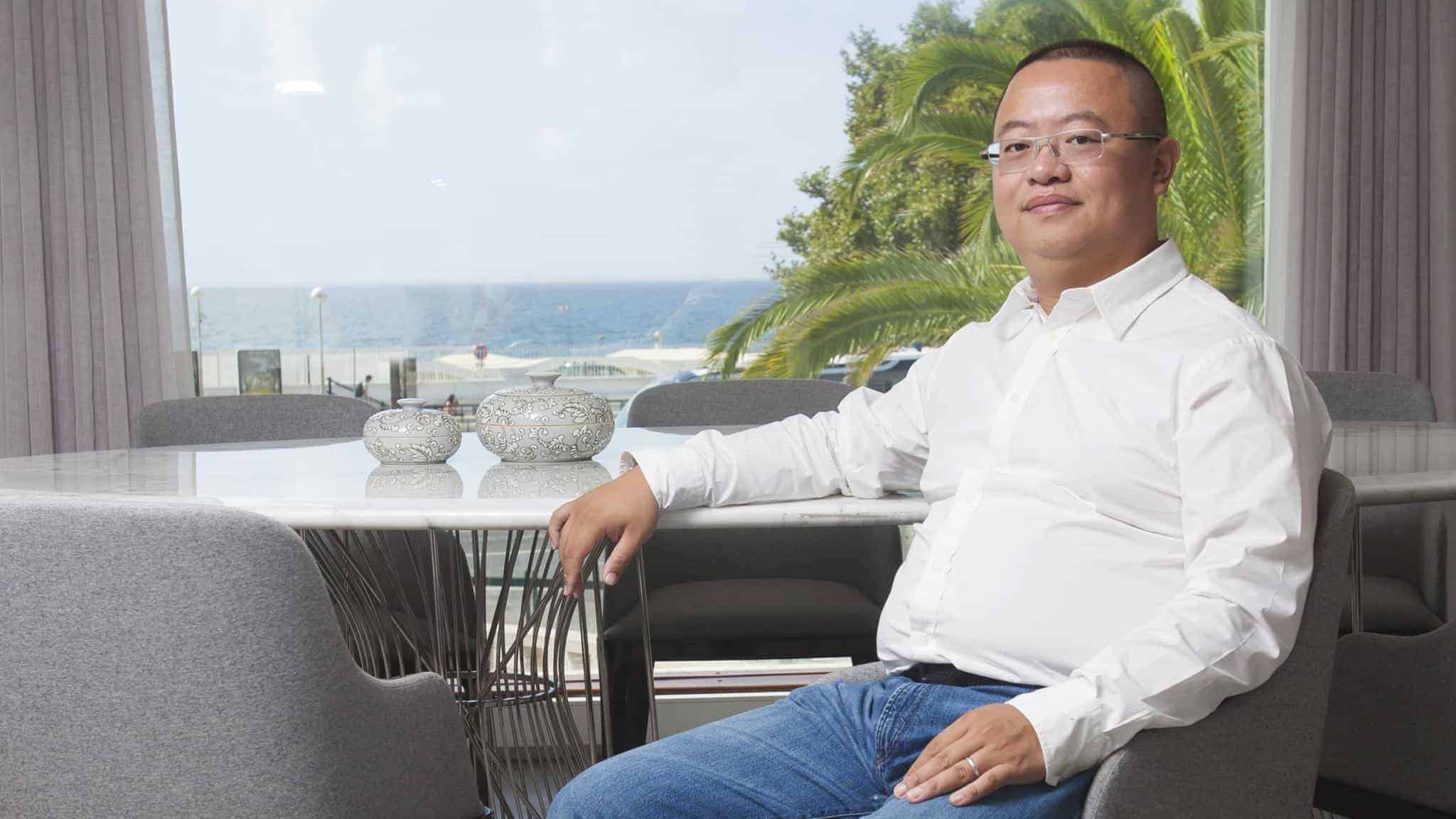 Professional advisor seated in a modern office with ocean views, representing SCS Vanuatu’s trusted Citizenship-by-Investment and corporate services for clients across Hong Kong, Taiwan, India, and East Asia — 瓦努阿图公民计划